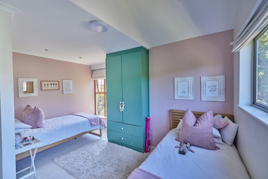 4 Bedroom Property for Sale in Milkwood Park Western Cape